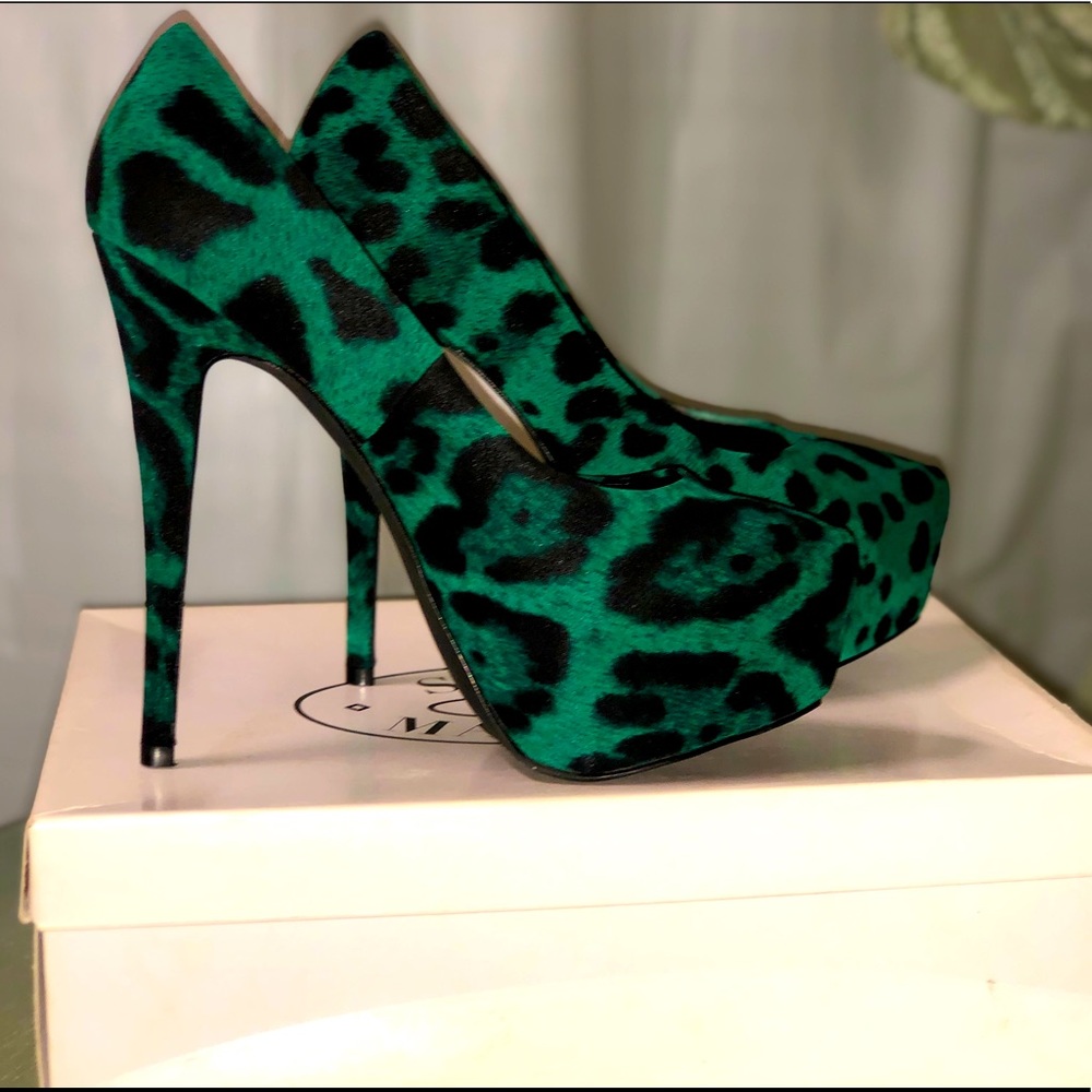 Never used never worn Steve Madden Heels